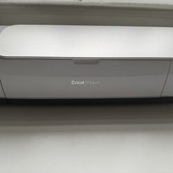 Cricut Maker Machine And (Most) Everything Bundle