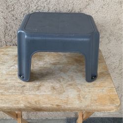 STOOL COLOR DARK GRAY KIDS SIZE SMALL STOOL 