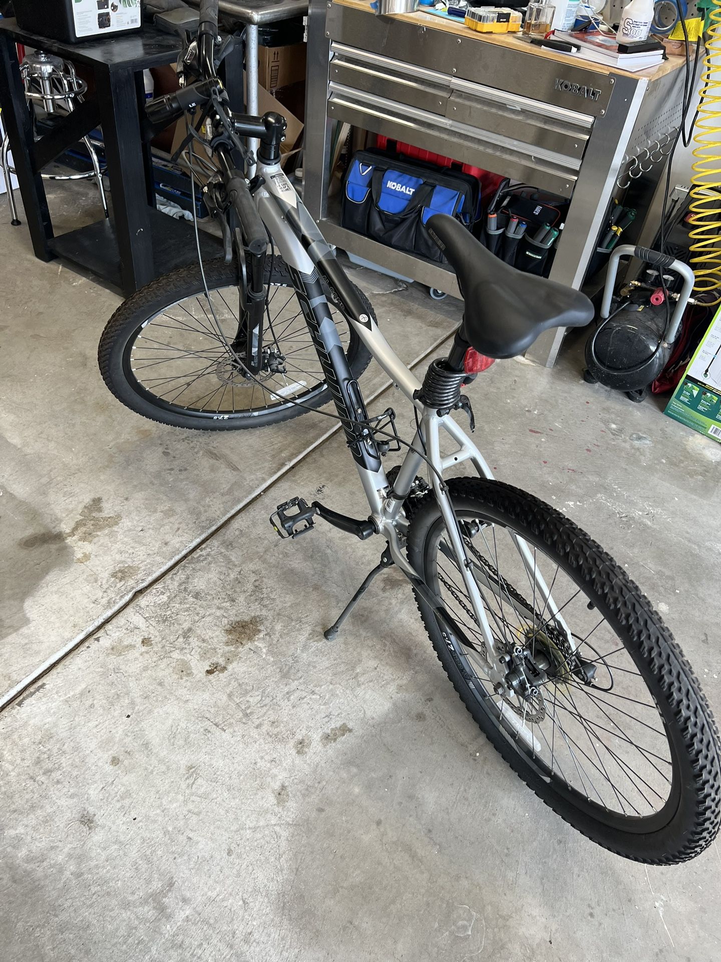 Schwinn 27.5” Mountain Bike