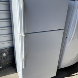 Kenmore  Refrigerator  61” Told - 27” Deep -28” Wide