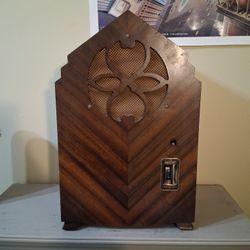 Vintage Gothic Tube Radio 1930 Gloritone Model 27 (Works)