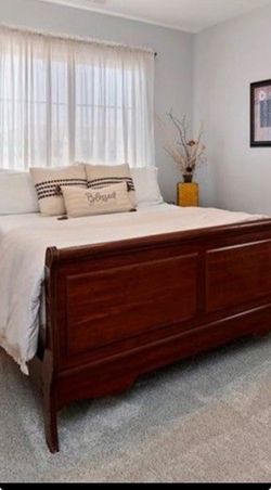 Queen cherry sleigh bed. Mattress/Box Spring not included