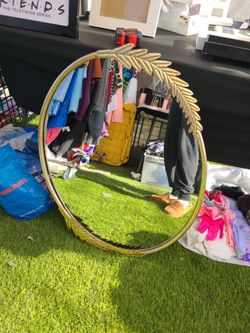 Used mirror great condition... SIZES IN PICTURES..