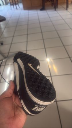 indoor soccer shoe