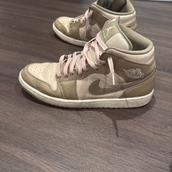 Jordan 1 mid