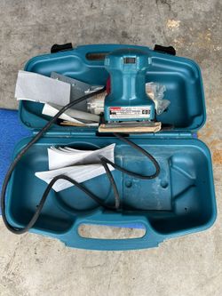 Makita BO4552 Finishing Sander w/case