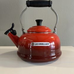 Le Creuset Classic Whistling Tea Kettle, 1.6L/1.7qt