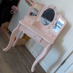 Club Member Little Girl Vanity 