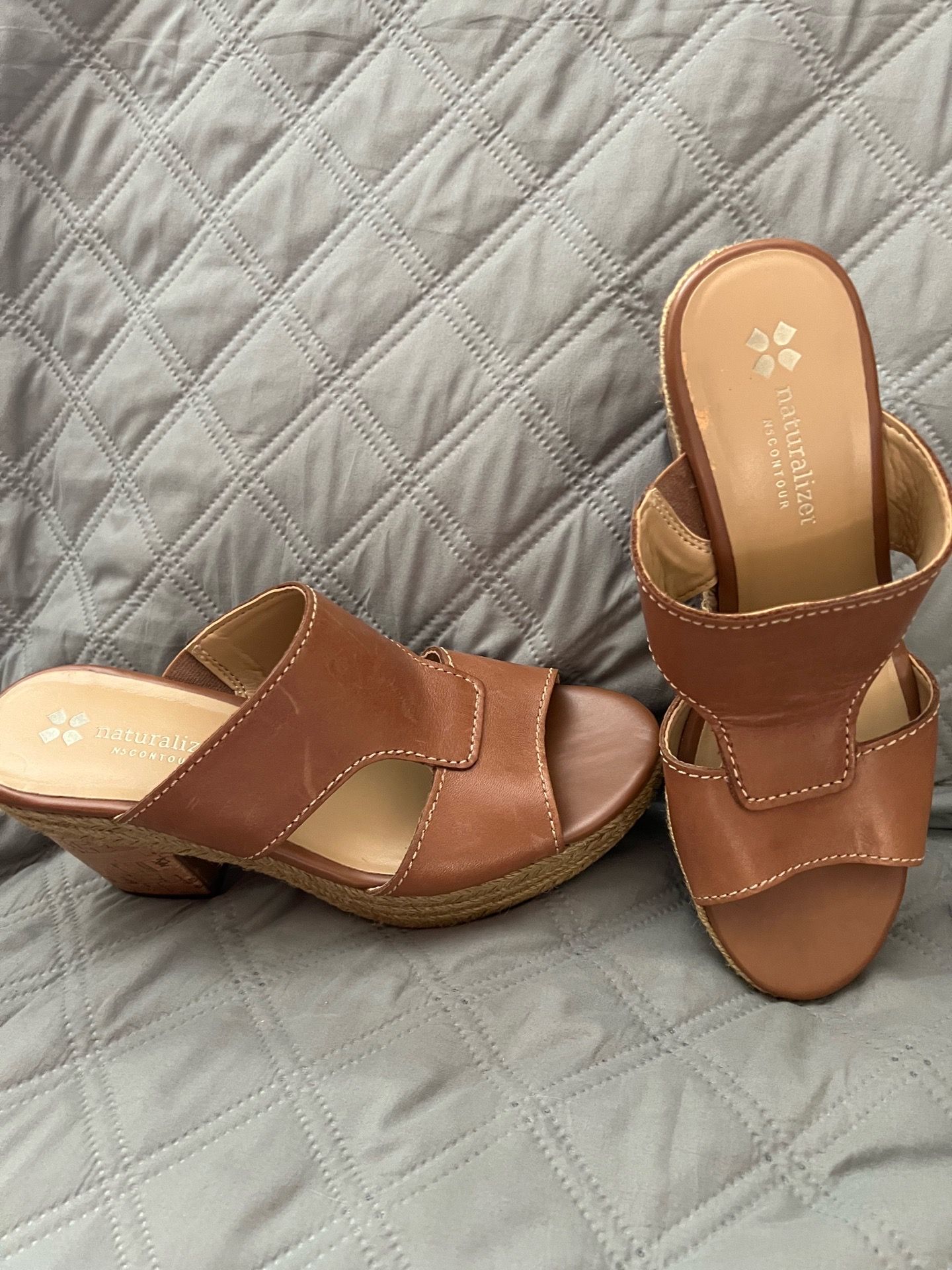 Naturalizer light brown wedge sandals (8.5)