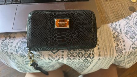 Michael Kors Wallet With Wrist Strap