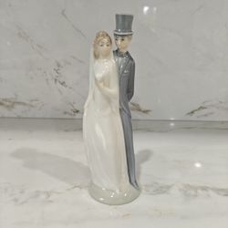 Vintage NAO by Lladro Bride and Groom 