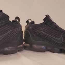 Black Nike Vapormax - Size 7 Youth