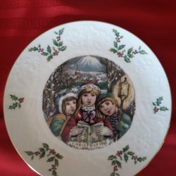 Christmas collector plate by Royal Doulton