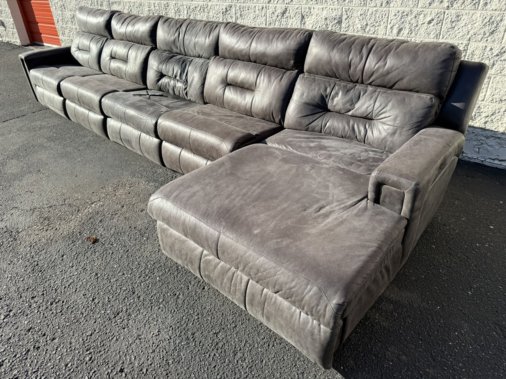 *FREE DELIVERY* Southern Motion Power Reclining Sectional W/Chaise
