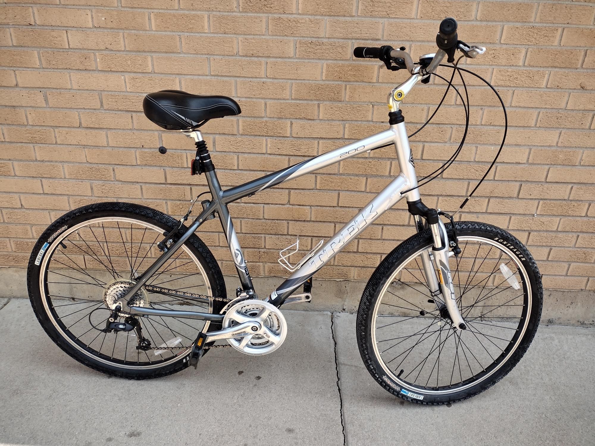 Trek Navigator 200 Hybrid Bike (fits 6ft plus rider) (Northglenn)