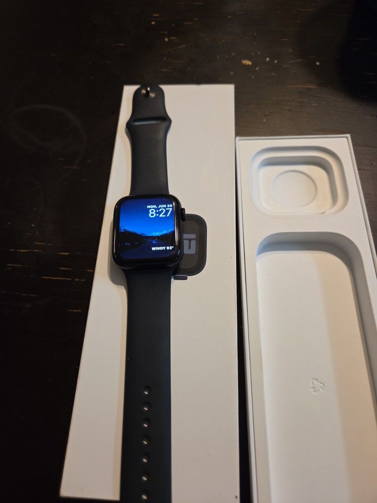 Apple 44mm. 2nd Generation