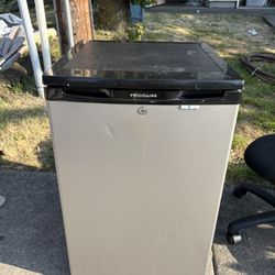 Mini Fridge 