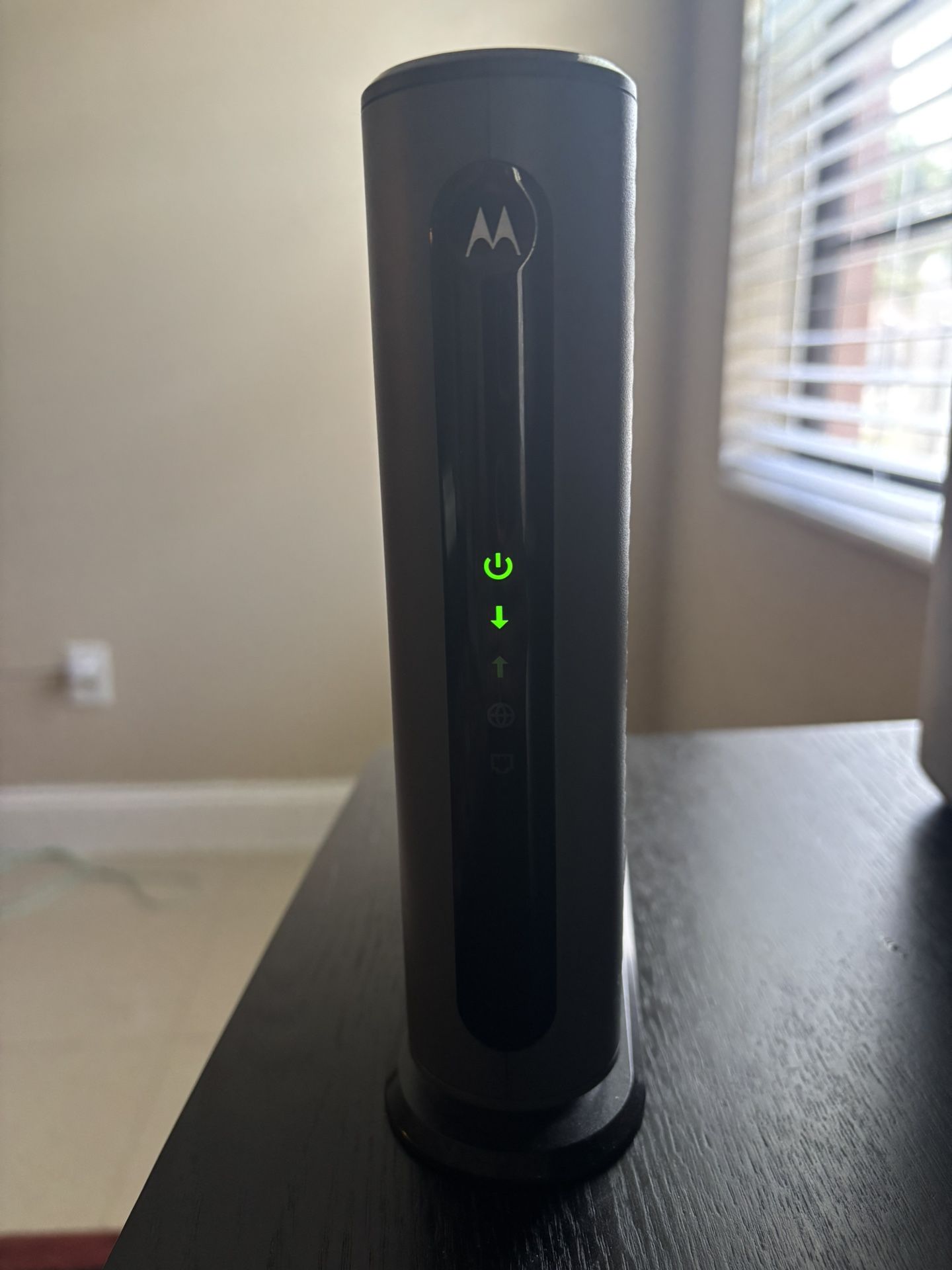 Motorola MB8600 DOCSIS 3.1 Cable Modem - Approved for Comcast Xfinity, Cox, and Charter