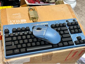 League of Legends Logitech pro mechanical gaming keyboard and mouse