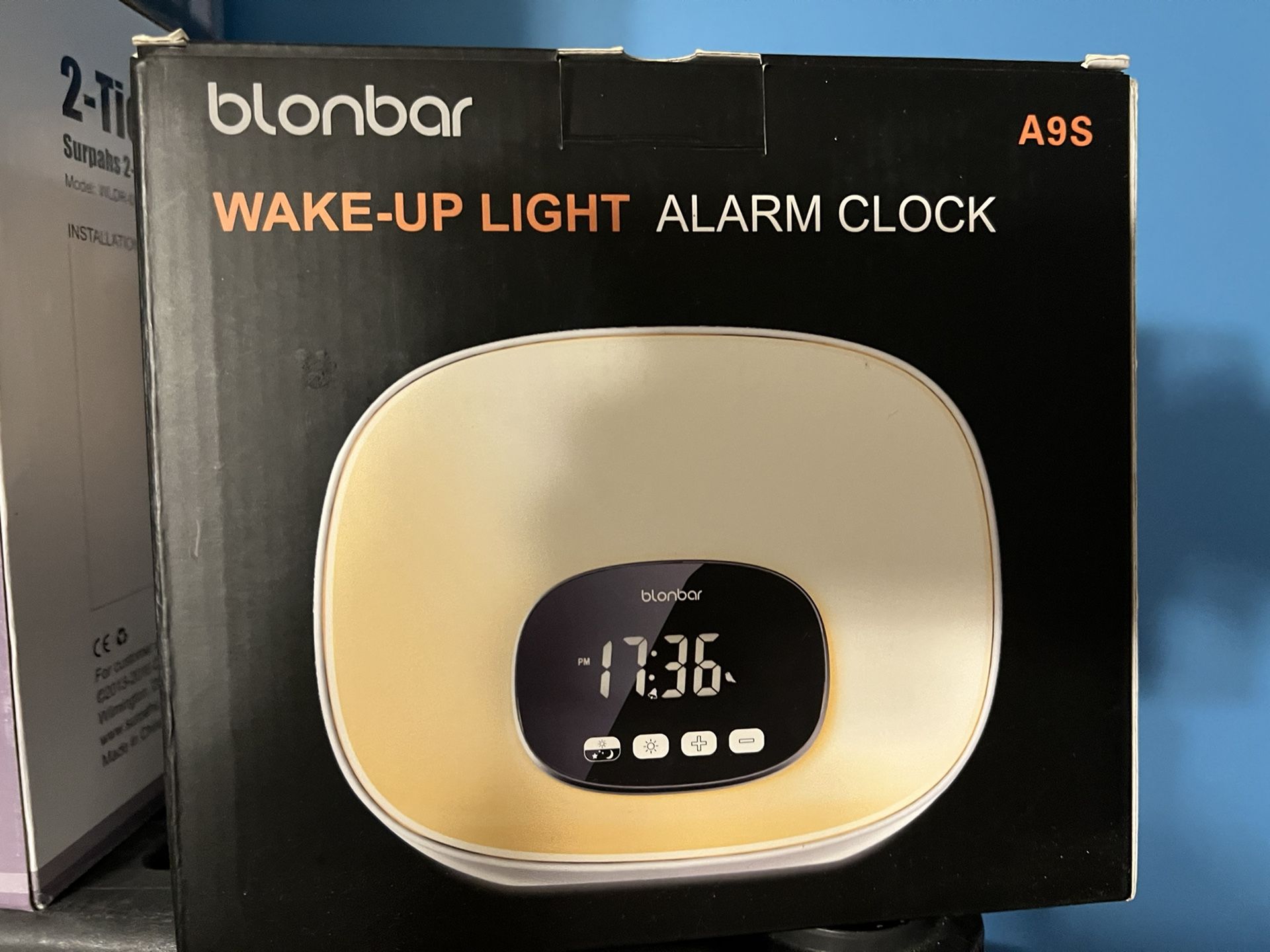 Wake-Up Light Alarm Clock Sunrise Alarm Clock   with Radio, 7 Colored Night Light, Snooze, Adjustable Brightness and Touch Control for Kids 