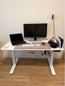 Autonomous Standing Desk + Samsung 4k monitor