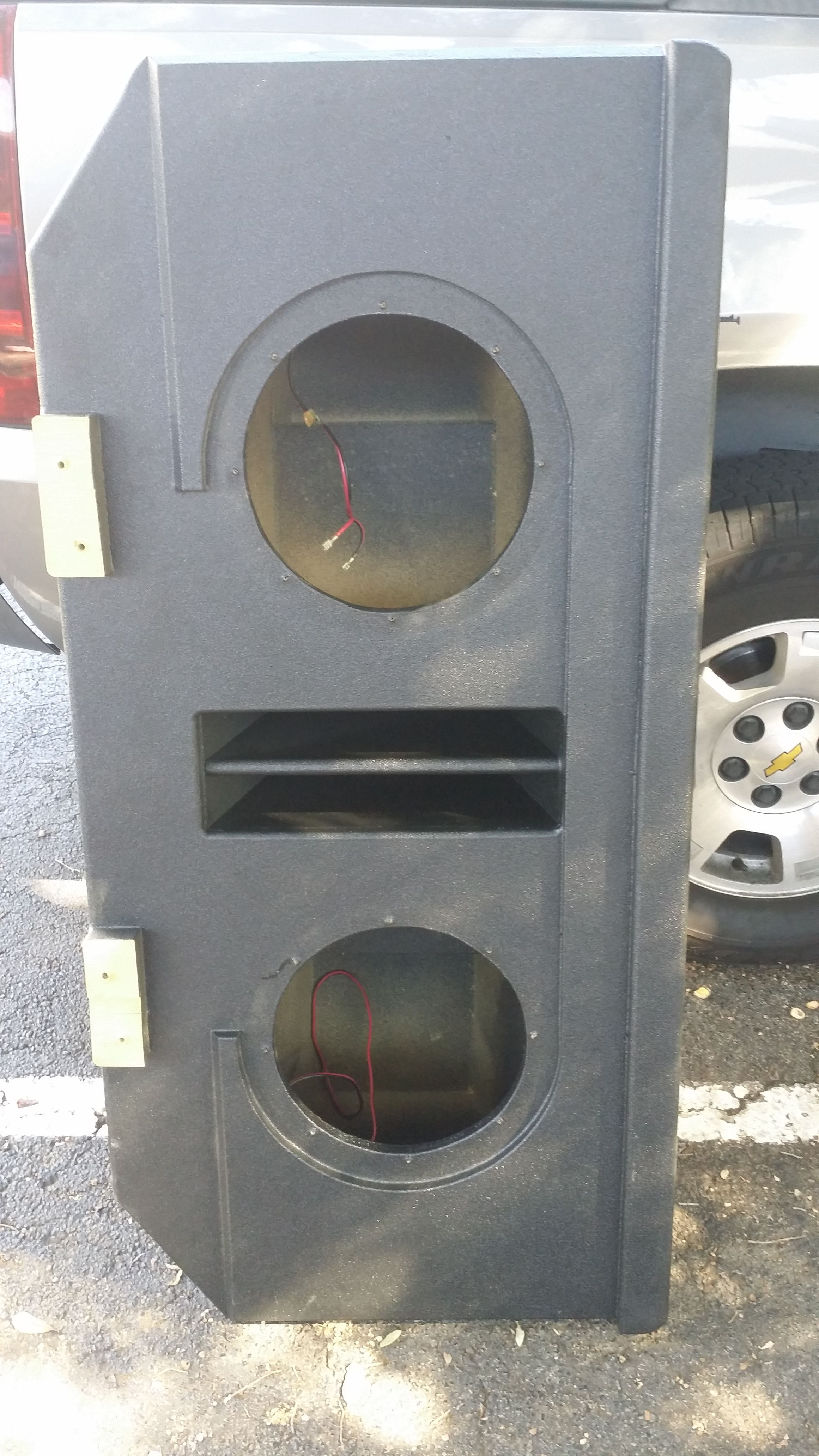 Midgate subwoofer box for Chevy avalanche