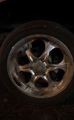 GM 6lug 20” Chrome wheels