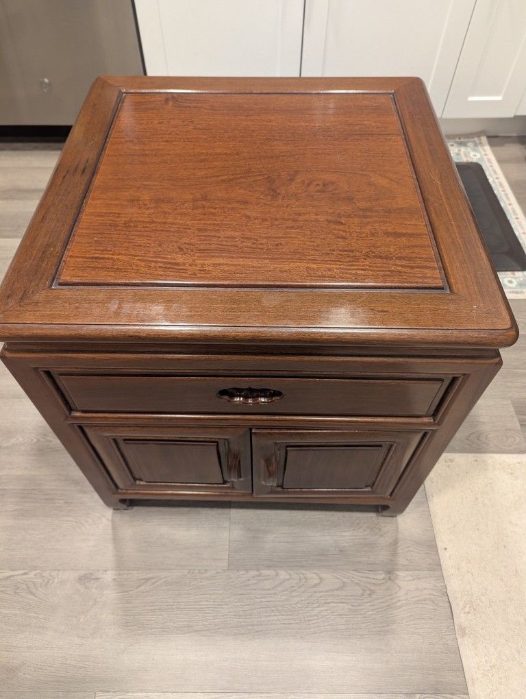 Solid Wood Side Table/Nightstand