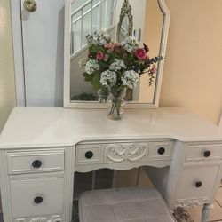 Antique Vanity Desk/ Makeup 