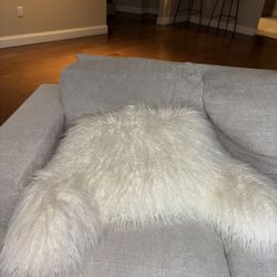Fluffy Pillow- PICK UP NEAR BROADWAY STATION