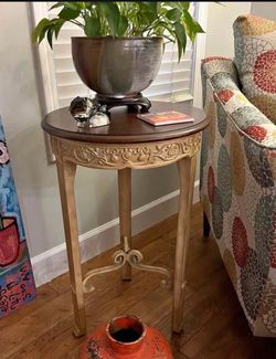 Round Accent Side Table with Carved Detail