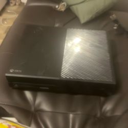 Works  Comes With Wires And It Turns On Work Perfect 