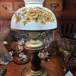 THIS IS A Metal TABLE LAMP  WITH A DECORATIVE GLASS GLOBE 