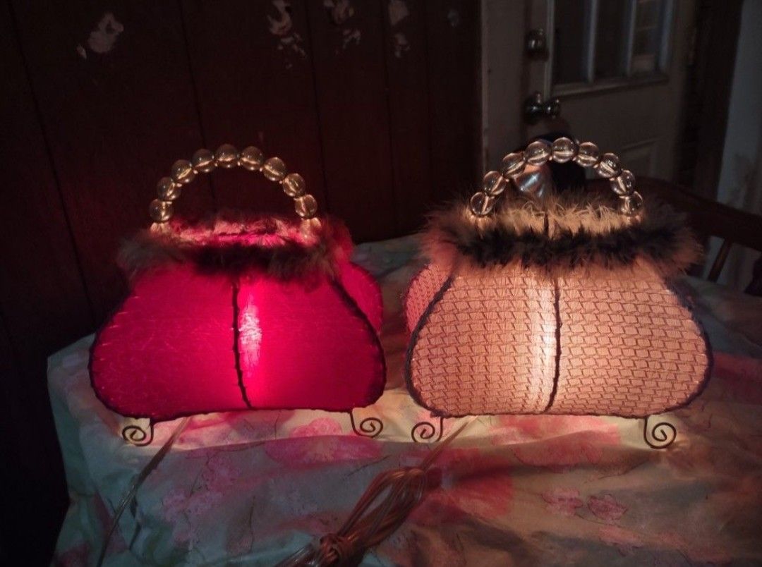 You are looking at a Red Or White Vintage Lamp Purse Nightlight 11 by 9