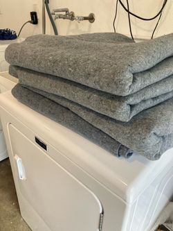 4 Clean Moving Blankets
