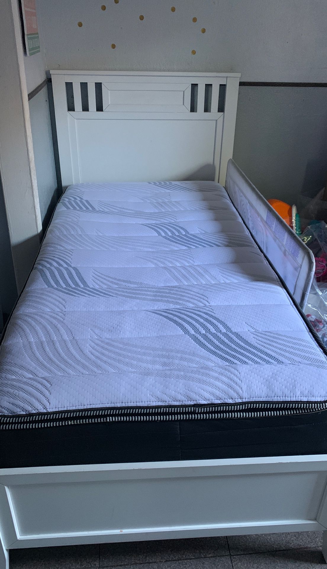 White twin bed with double pillow mattress