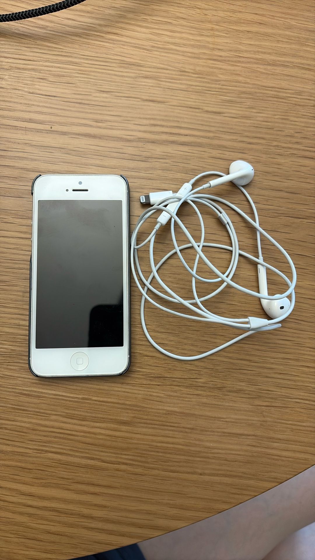 iPhone 5 (iCloud/ Apple ID Locked) With A Free Lightning Head Wired Ear Pods