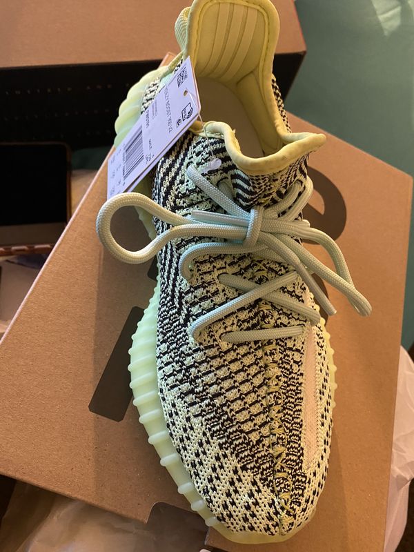 Authentic yeezy size 5 1/2 for Sale in Arlington Heights, IL - OfferUp