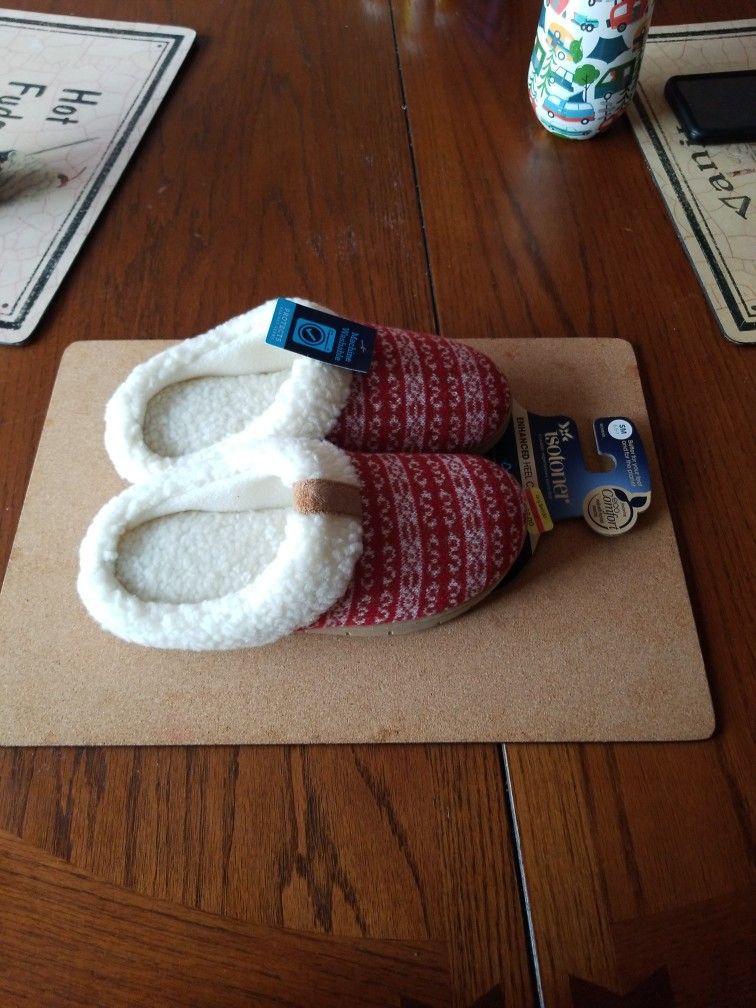 Isotoner Women's Slippers