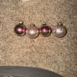 4 vintage shiny brite glass pink & gold ornaments. Paint & glitter are wearing off. Have marks on them from age. Only 2 have hooks. Metal is rusted. P