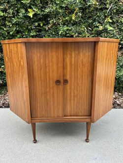 Mid-Century Modern Teak Corner Cabinet – 1960s