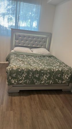 Queen bed set