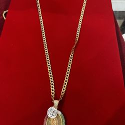 Chain And Charm 14k Gold 22inches 20grams New