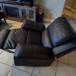 1 Seater Recliner and Center table