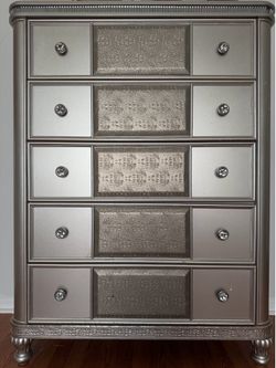 **Silver Glam Chest of Drawers – Elegant Bedroom Storage**