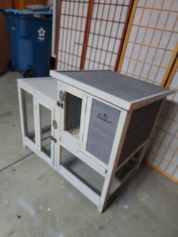 Rabbit hutch good condition