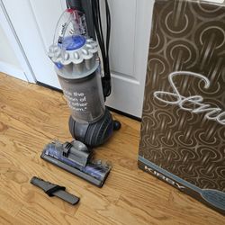 New Cond DYSON ANIMAL VACUUM WORKS EXCELLENT, ALL ATTACHMENT  , WORKS EXCELLENT  , IN THE BOX 