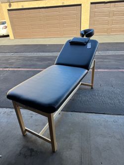 ADJUSTABLE MASSAGE TABLE
