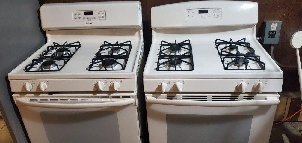 Stove Baige Gas 4 Burner Broil GE NEW CONDITION  $350..BRIDGEPORT  CT WARRANTY  Pick Up BRIDGEPORT Ct..or THE Bronx Ny..