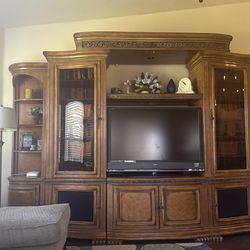 Entertainment center